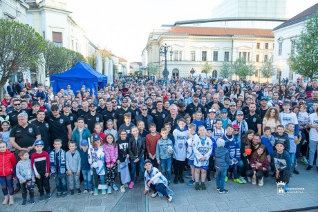 A szurkolókkal együtt búcsúztatta a történelmi szezont a Hydro Fehérvár AV19